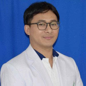 นายแพทย์ เกรียงไกร มั่นคง