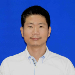 นายแพทย์ กำพล ลิ้มสมเกียรติ